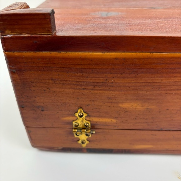 Vintage miniature cedar wood chest/hope chest/jewelry box-EUC - Picture 10 of 15